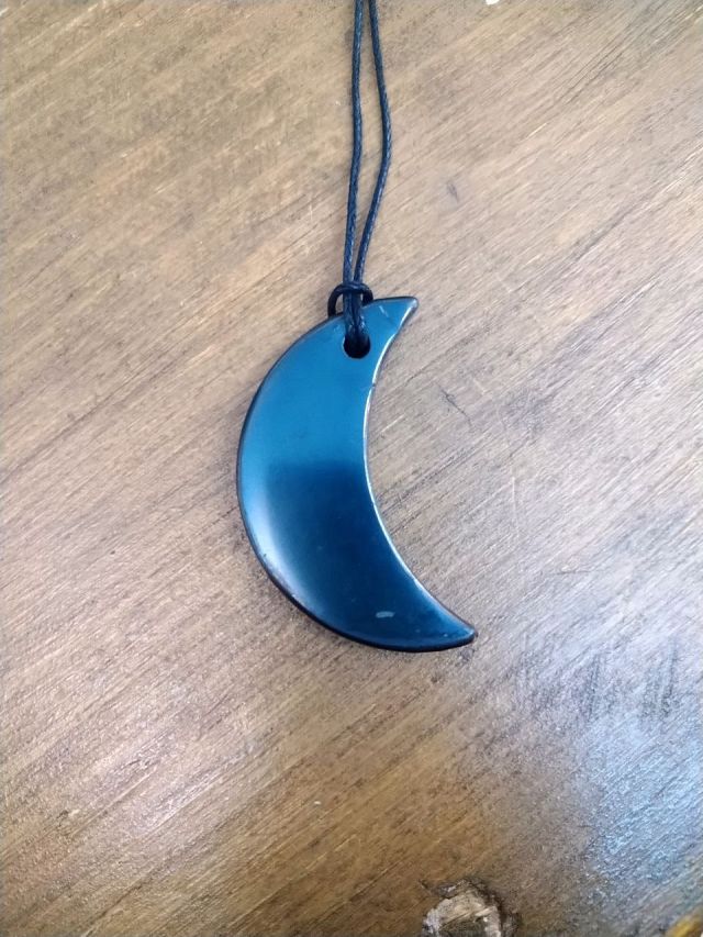 pendentif demi-lune shungite boutique