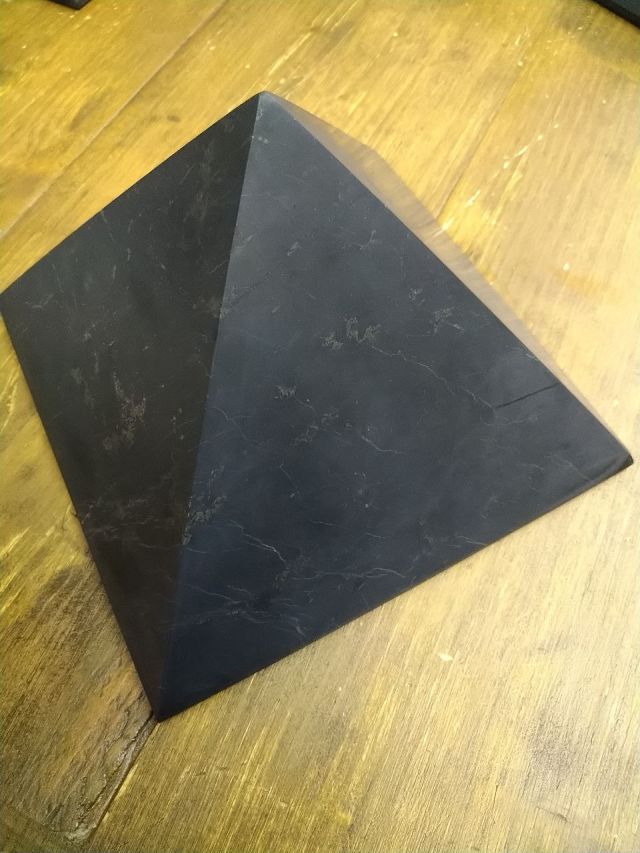 pyramide 20X20 shungite boutique