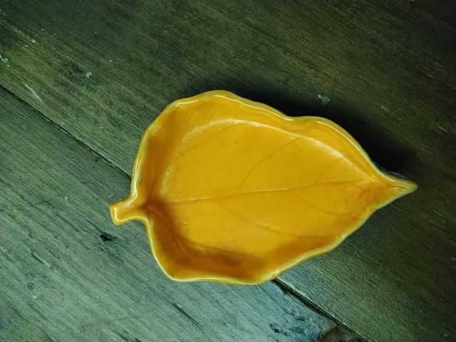 Hoja grande. NARANJA Cerámica artesanal hecha a mano Artículos de regalo