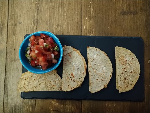 Quesadillas à la farine de noix de coco A partager ou à grignoter Nourriture à emporter