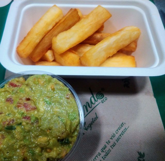 Guacamole with yucca For sharing or snacking Takeaway food