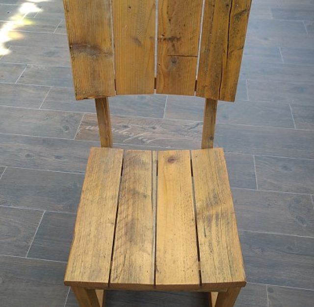 Stuhl aus recyceltem Holz Madera recicle Speichern