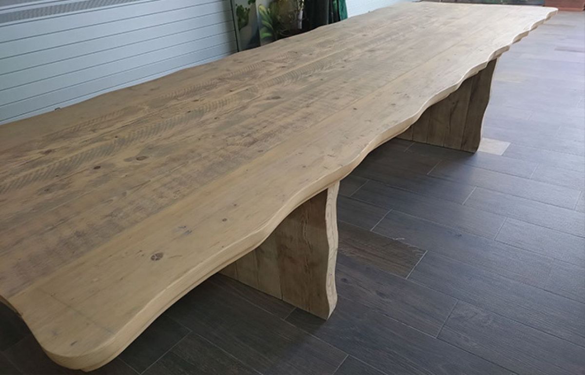 Mesa con madera reciclada 