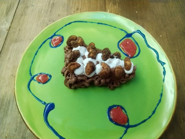 Tarta de la casa con frutos secos Postres Comida para llevar