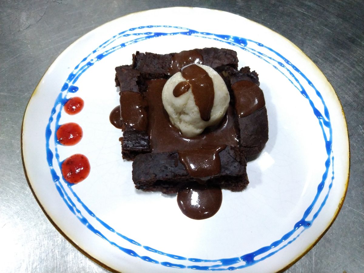 Brownie con helado